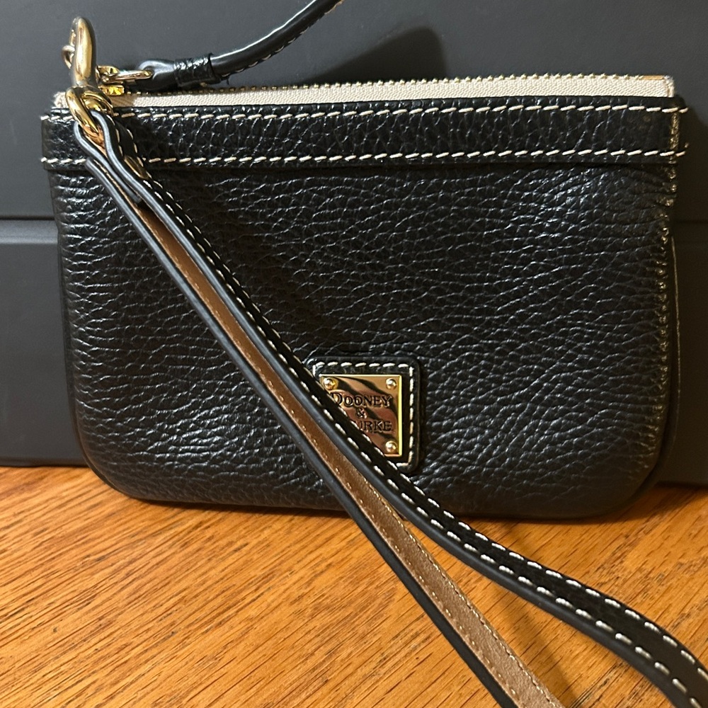 Dooney and bourke wristlet - Picture 3 of 5